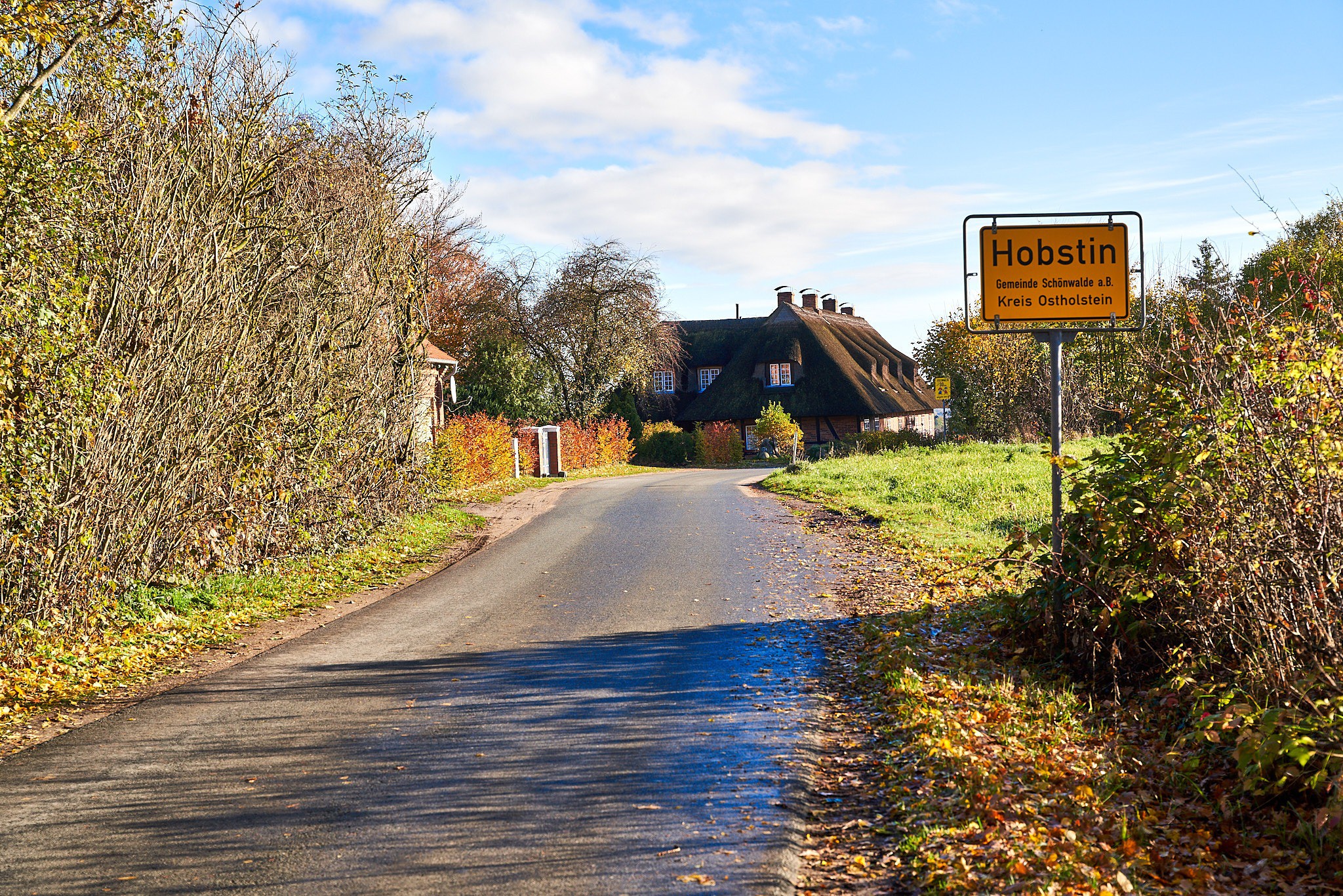 Ortseingang mit Schild von Hobstin