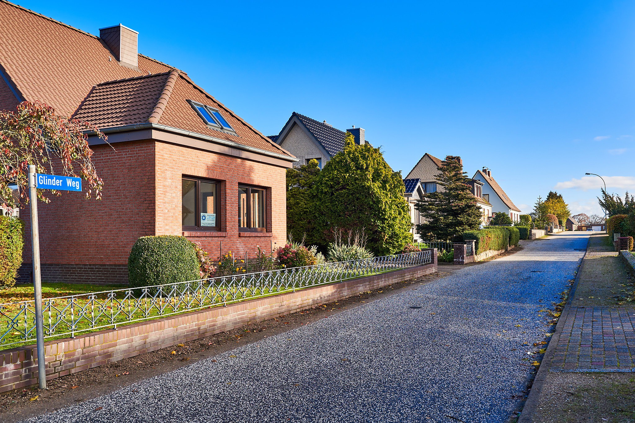 Einfahrtsstraße nach Neu-Petersdorf