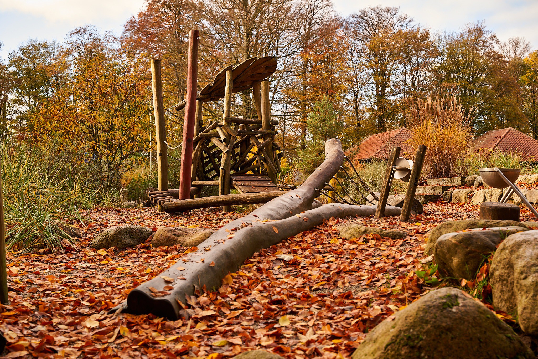 Klettergerüst aus dicken Ästen