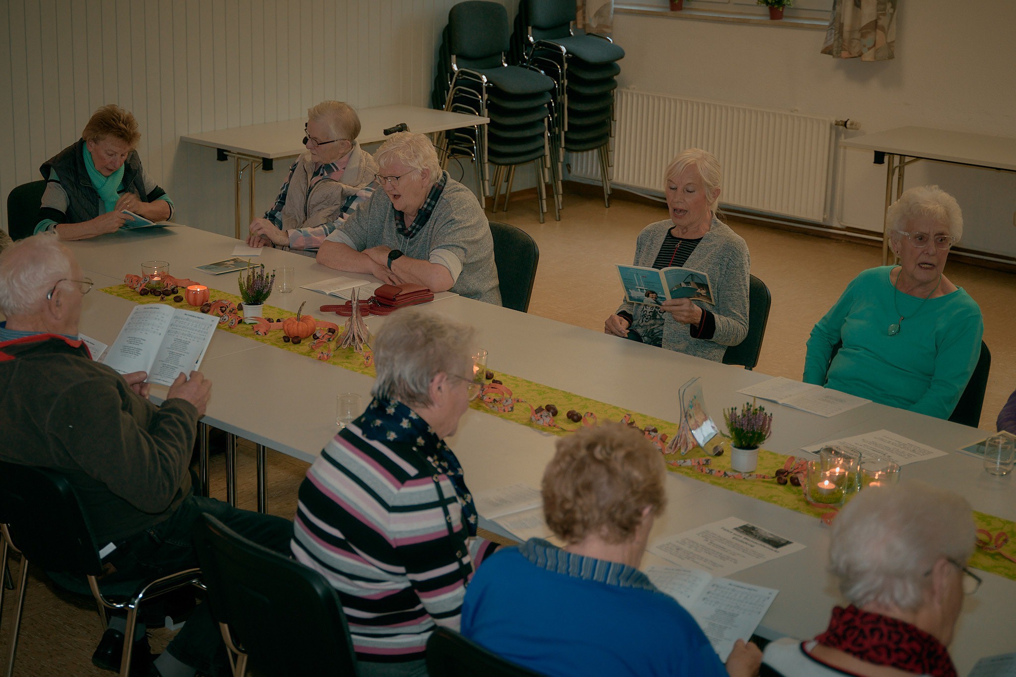 Tafel mit Gästen